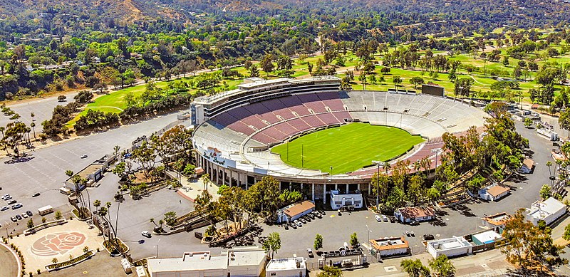 800px-2018.06.17_Over_the_Rose_Bowl,_Pasadena,_CA_USA_0046_(42855686701)